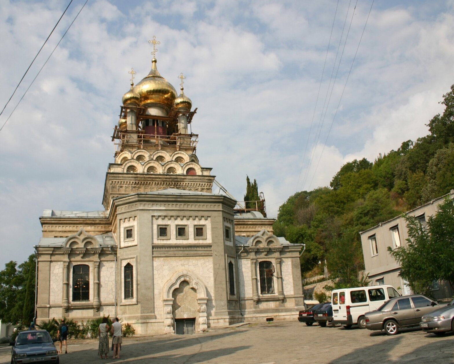 Храм Архангела Михаила в Алупке: Святыня у подножия Ай-Петри