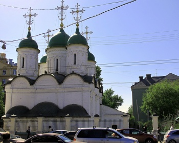 Храм Троицы Живоначальной в Листах: архитектура и святыни