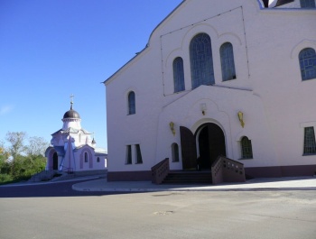 Воскресенский кафедральный собор и Церковь Новомучеников в Твери