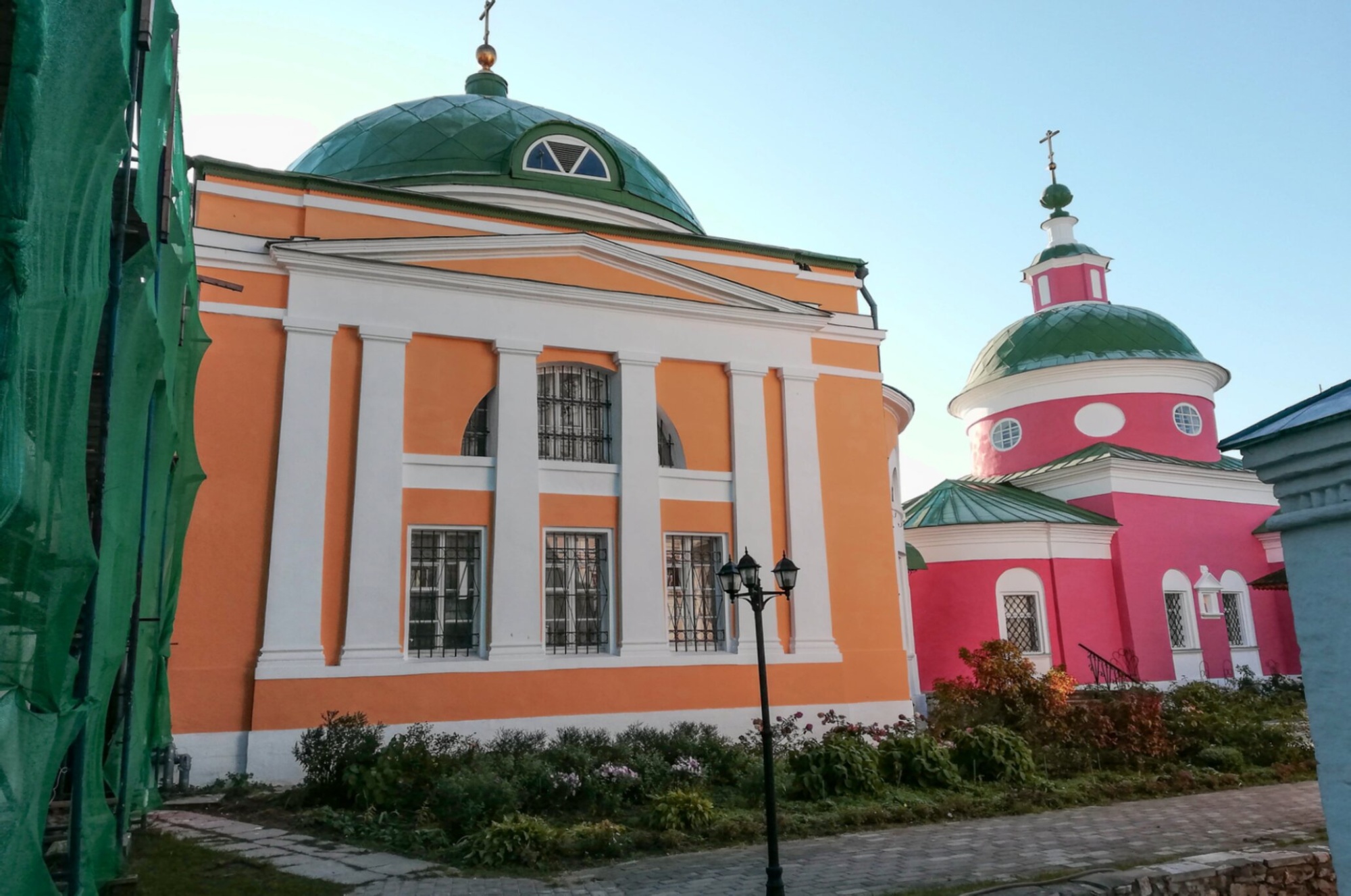 Свято-Троицкий Белопесоцкий монастырь на фотографии