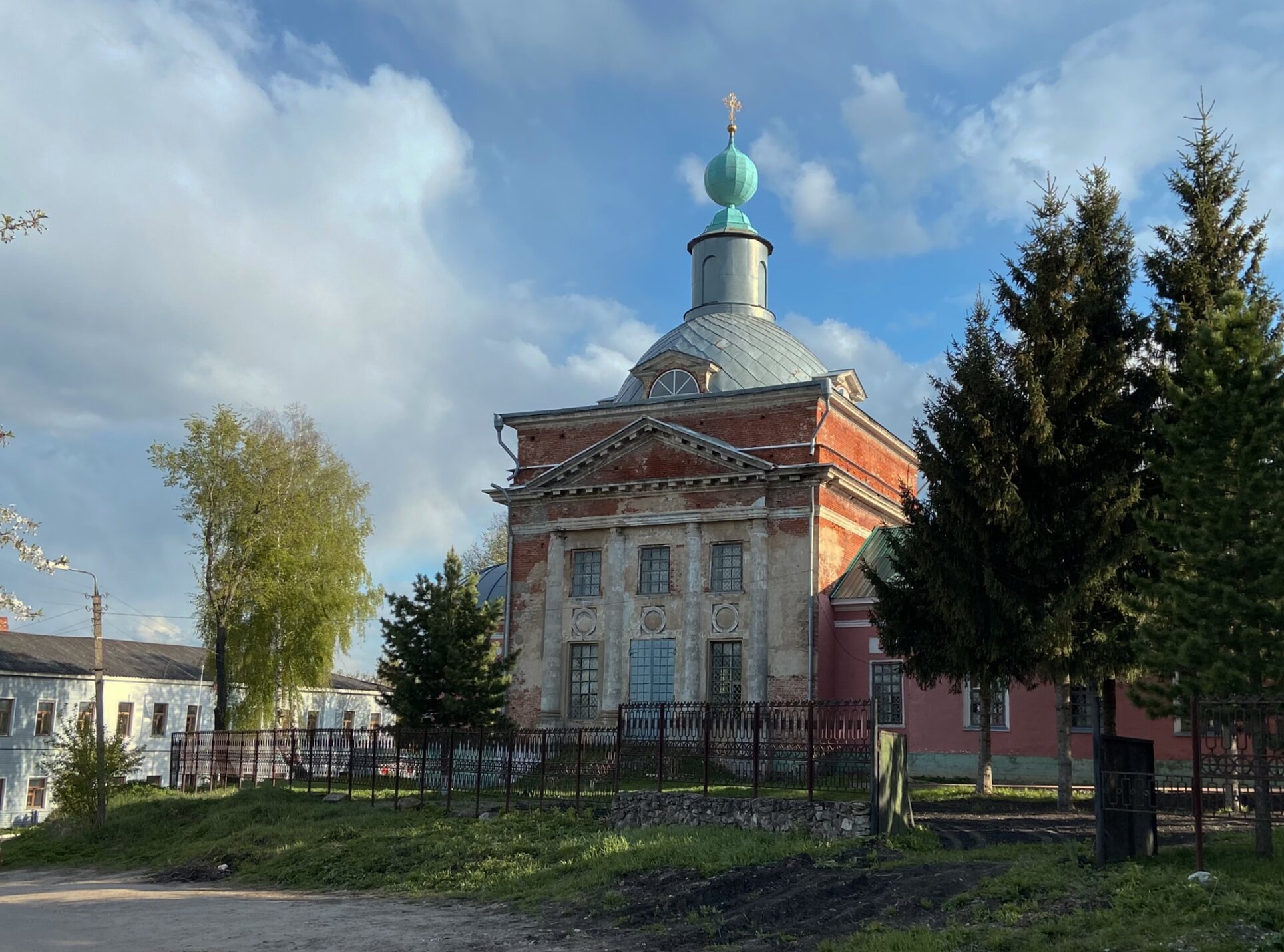 Церковь Воскресения Христова в Венёве