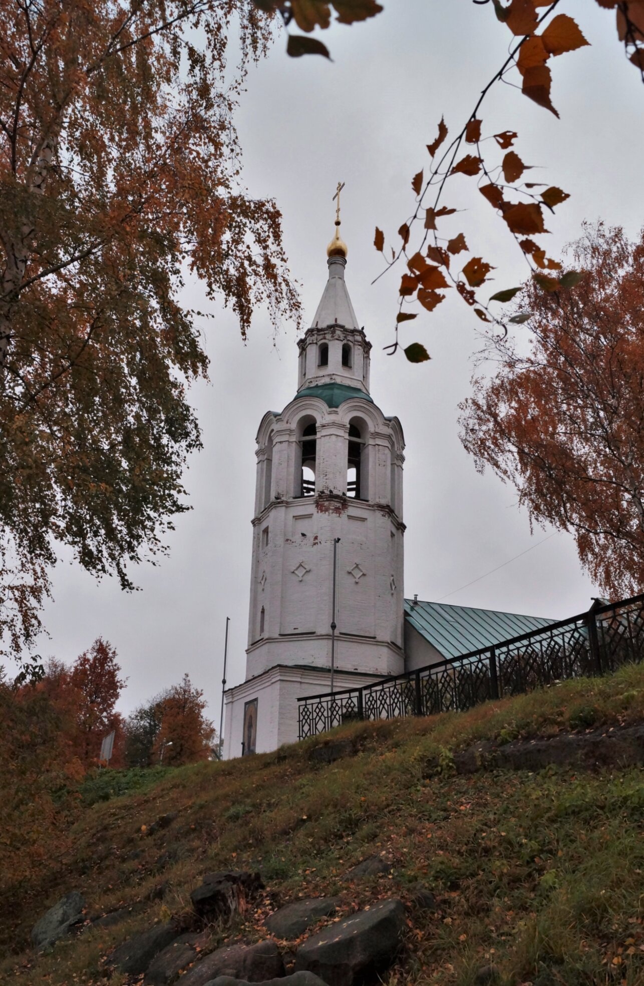 Колокольня церкви Зосимы и Савватия Соловецких в Тверицах