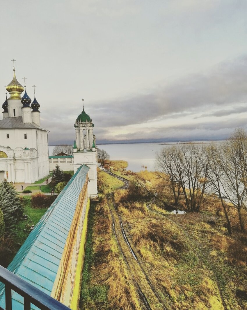 Спасо-Яковлевский Димитриев монастырь на озере Неро