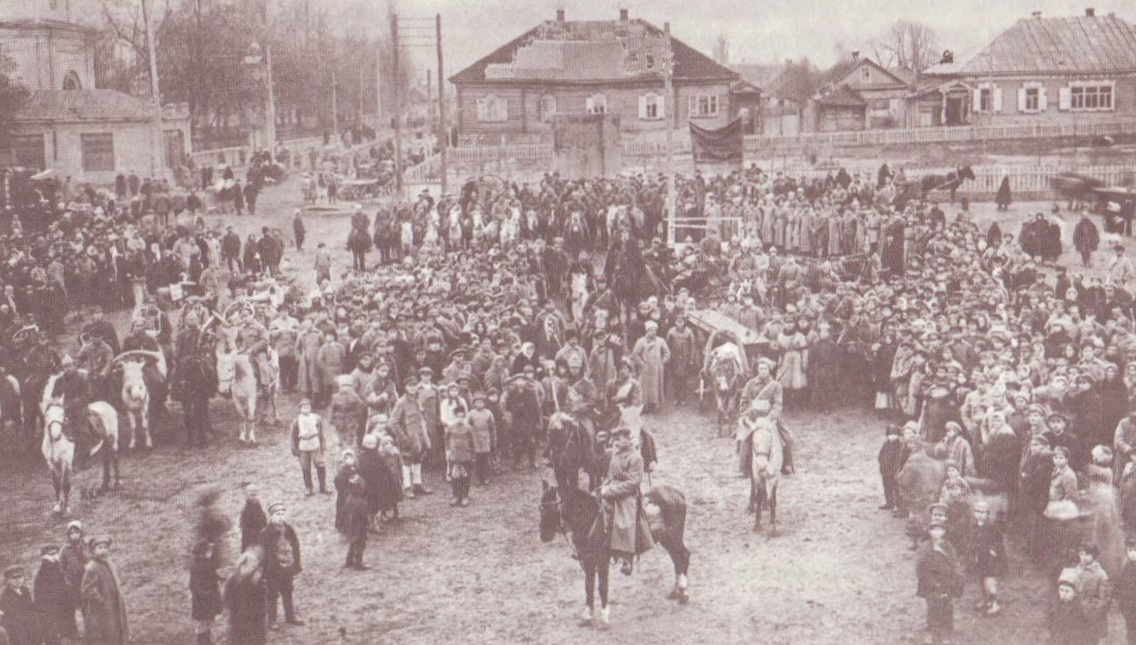 Рыночная площадь в Речице с Успенской церковью, 1920 год