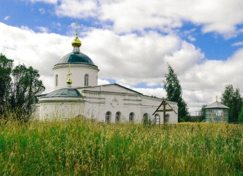 Церковь Живоначальной Троицы в Троице-Кочках