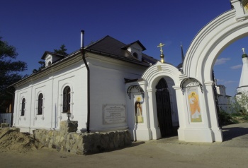 Спас-на-Угре монастырь: архитектура и святыни на фотографии