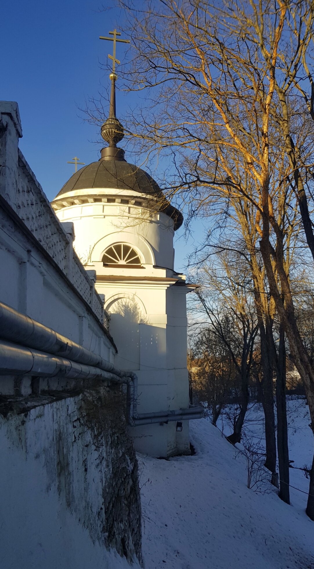 Свято-Никольский Черноостровский женский монастырь в зимнем убранстве