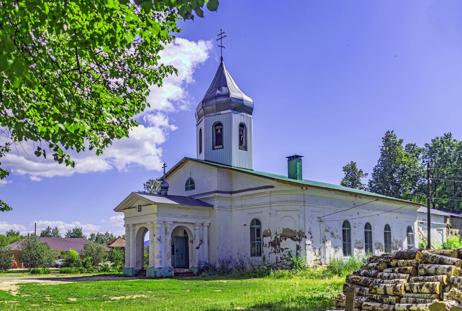 Храм святителя Николая Чудотворца на Воскресенском погосте в селе Устье