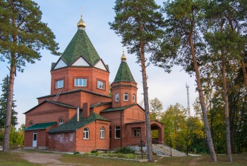 Храм во имя великомученика Димитрия Солунского в селе Сосновый Солонец