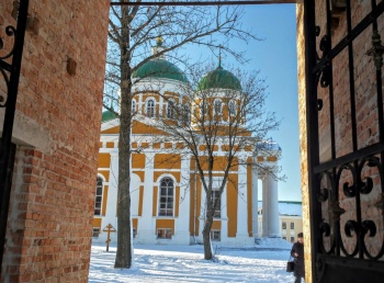 Тверской Христорождественский женский монастырь в зимнем убранстве