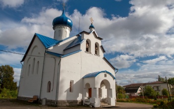 Церковь Сошествия Святого Духа в посёлке Батецкий