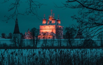 Иосифо-Волоцкий монастырь в зимних сумерках