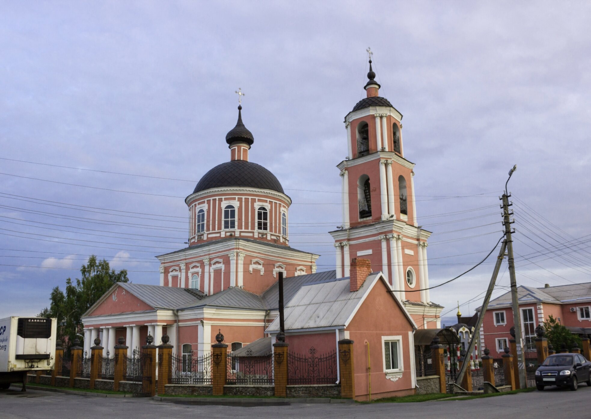 Крестовоздвиженский храм в Старом Осколе