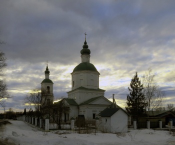 Храм Воскресения Христова в селе Молоди