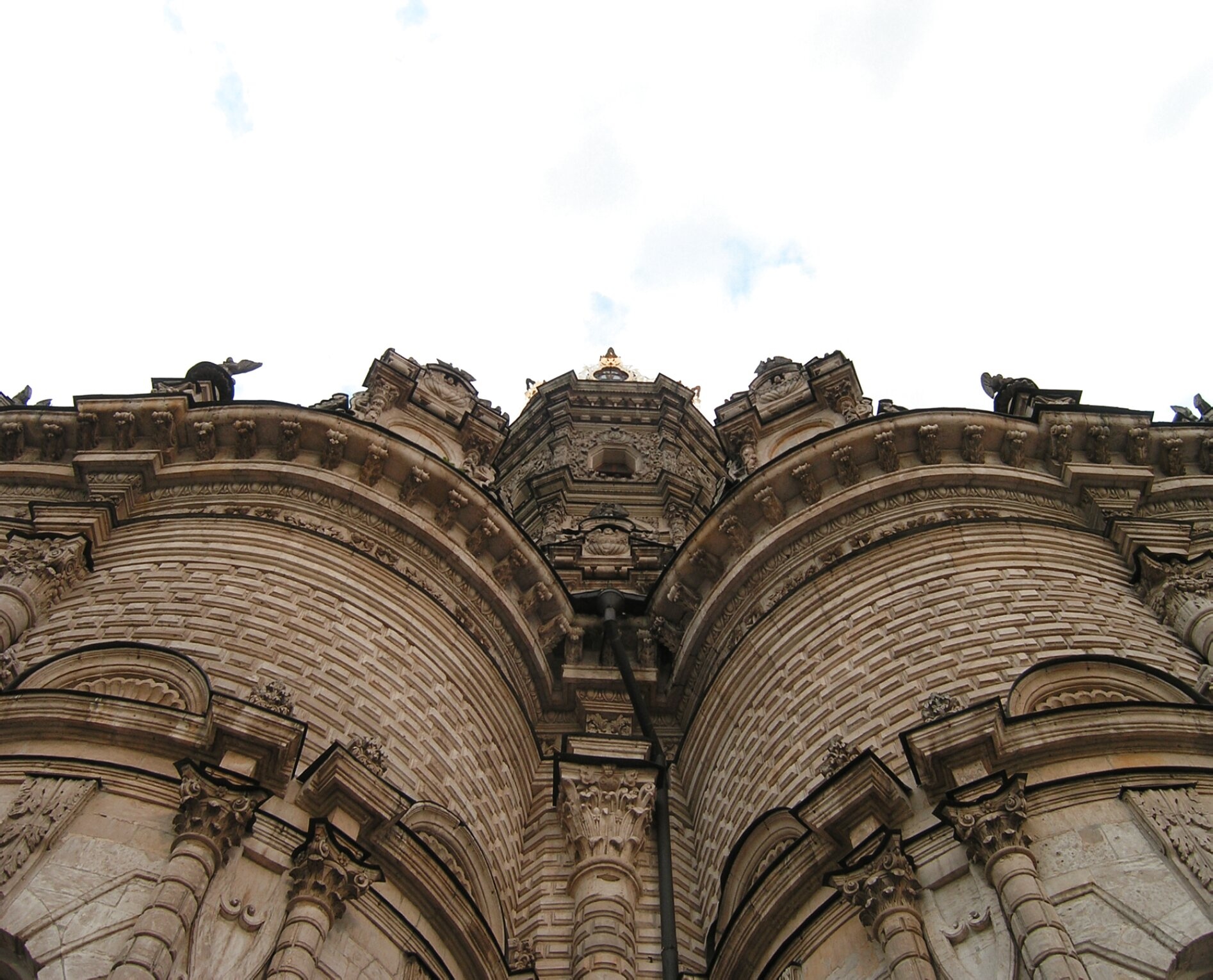 Знаменская церковь в Дубровицах: архитектурное величие на фото