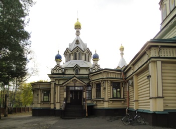 Храм Живоначальной Троицы в поселке Удельная