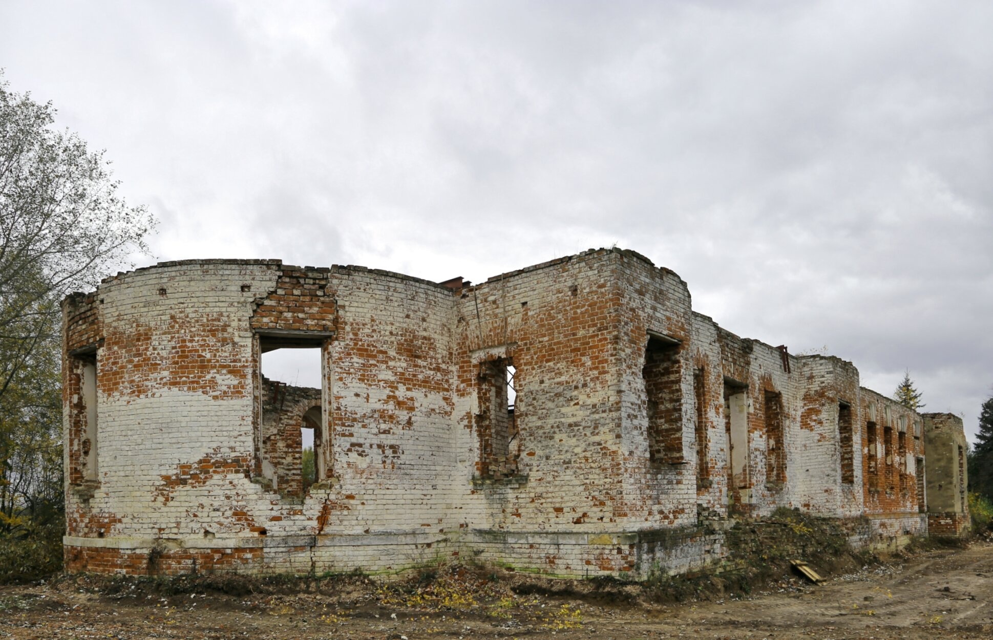 Церковь Рождества Пресвятой Богородицы в Чаадаево: руины храма