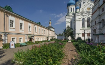 Храм Иверской иконы Божией Матери в Николо-Перервинском монастыре
