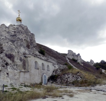 Свято-Успенский Дивногорский мужской монастырь в меловых скалах