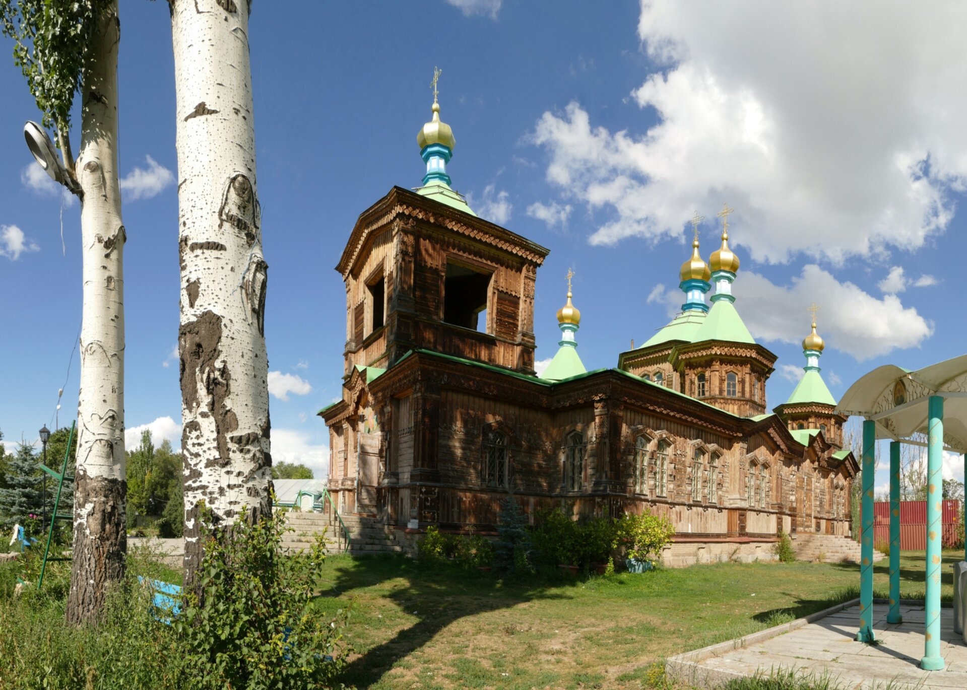 Свято-Троицкая православная церковь в городе Каракол