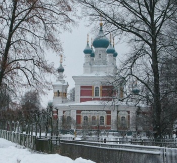 Храм Покрова Пресвятой Богородицы в Гатчине в зимний период