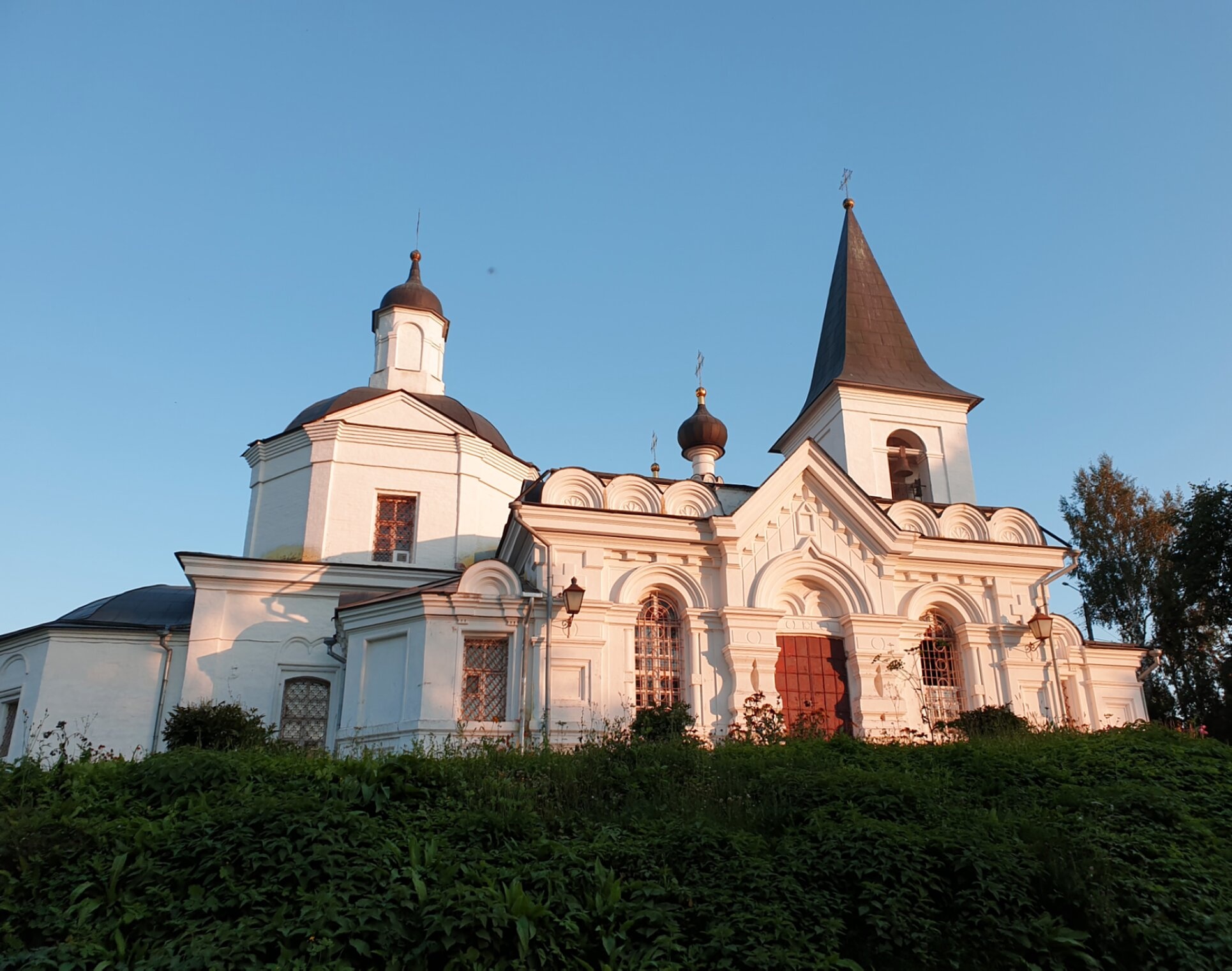 Церковь Воскресения Христова в Тарусе