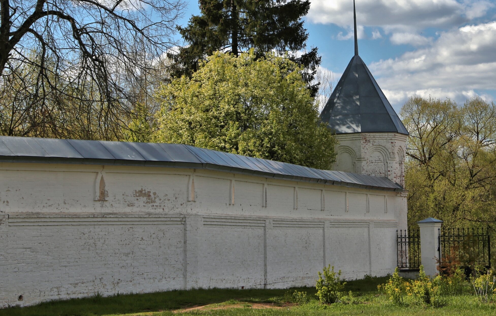 Свято-Троицкий Стефано-Махрищский монастырь: архитектура святой обители