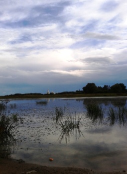 Водный пейзаж с отражением Юрьева монастыря у Великого Новгорода