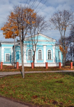 Церковь Казанской иконы Божией Матери в Медыни осенью