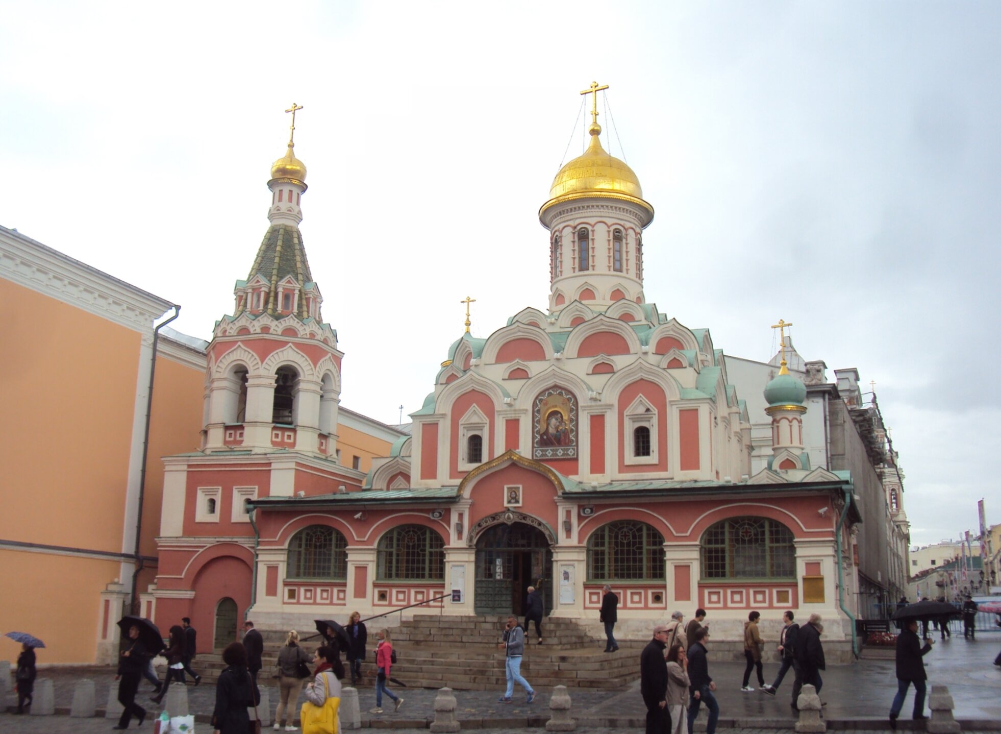 Казанский собор на Красной площади: исторический православный храм в Москве