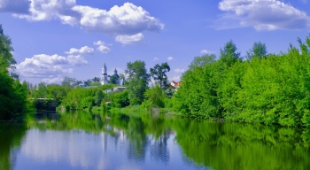 Церковь Симеона и Анны на берегу реки Турья в Краснотурьинске