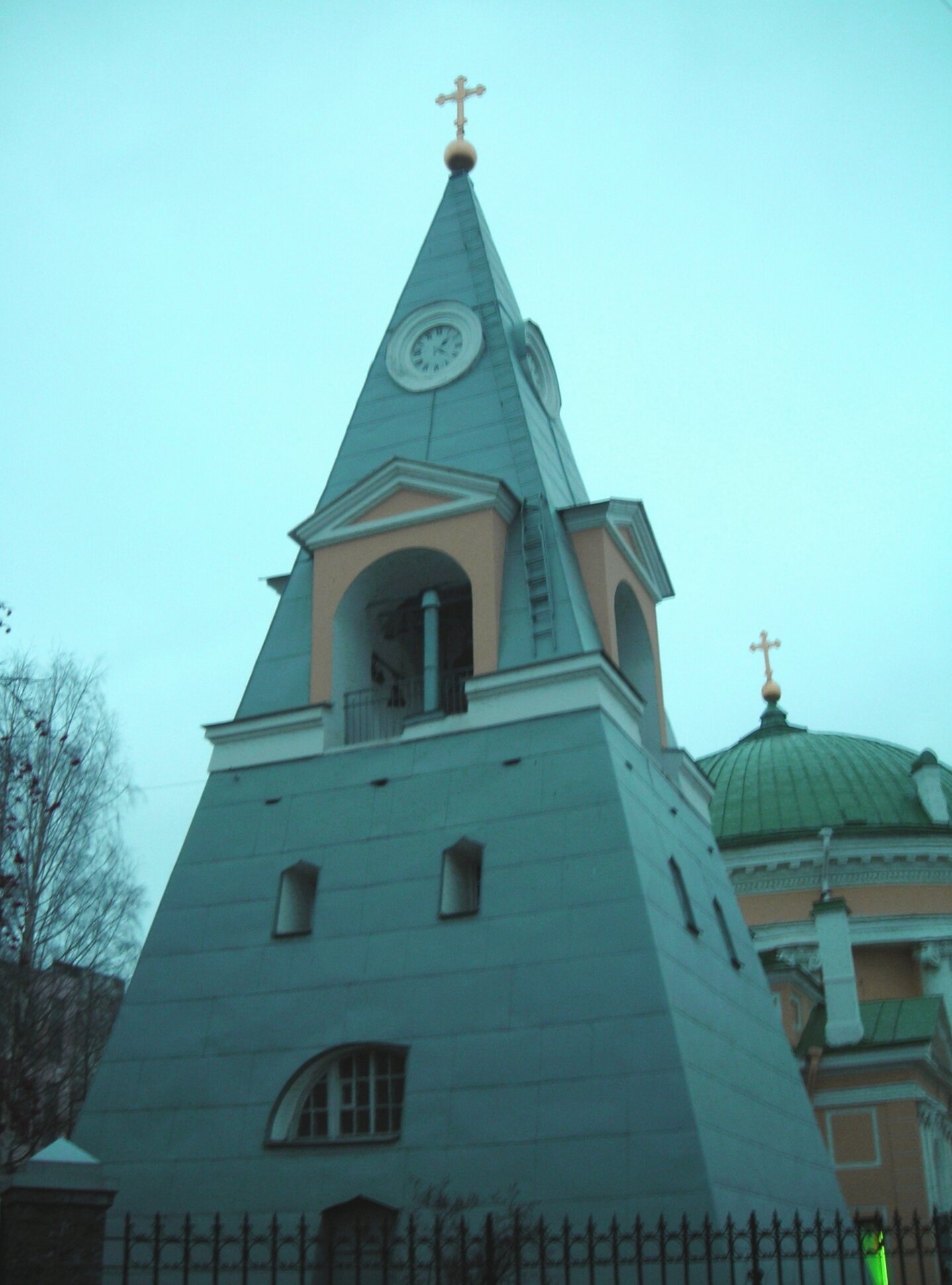 Колокольня Троицкой церкви «Кулич и Пасха»