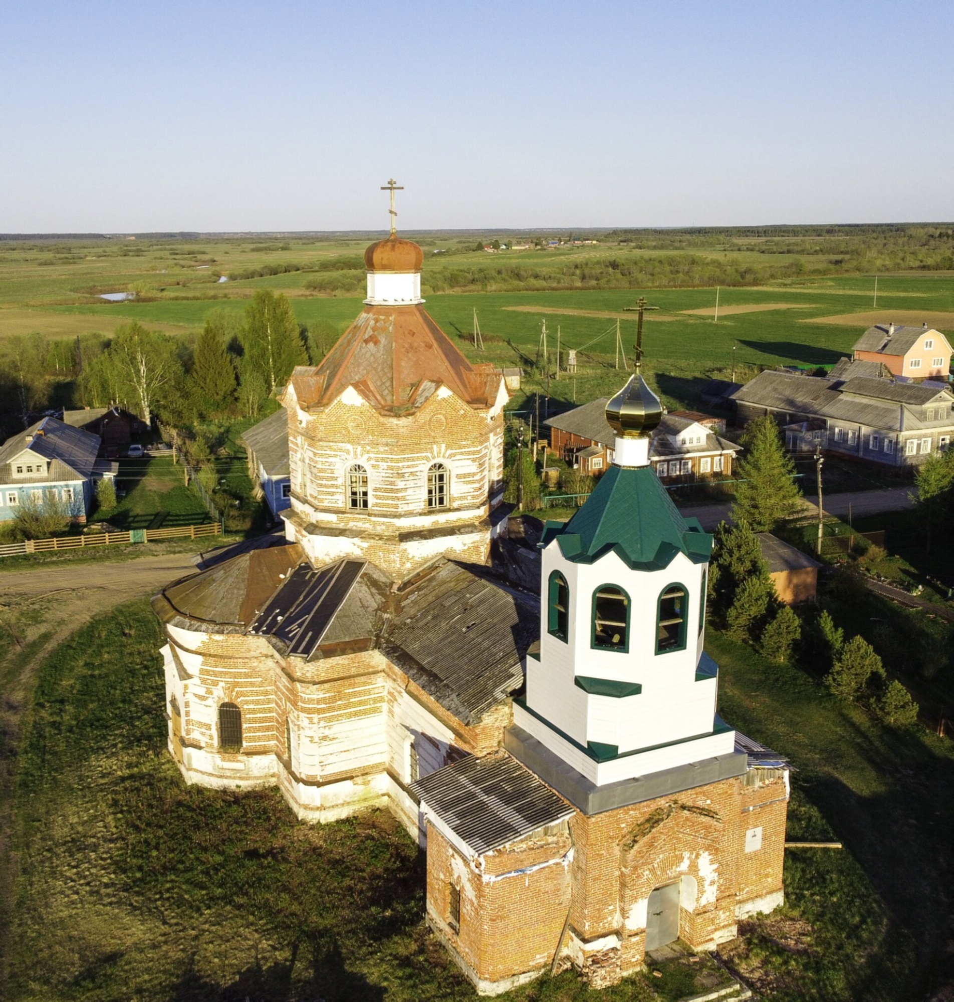 Церковь великомученика Димитрия Солунского в деревне Ломоносово