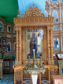 Иконостас и чтимая Боголюбская икона Божией Матери в Богоявленской церкви