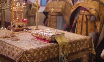 Алтарь с Евангелием в храме Спиридона Тримифунтского в Краснодаре