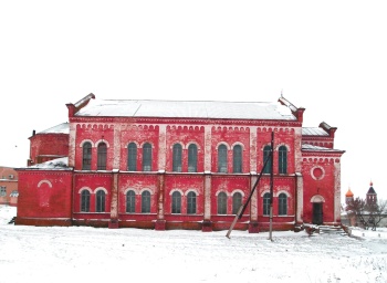 Церковь Воздвижения Честного Креста Господня в селе Свердлово: зимний вид