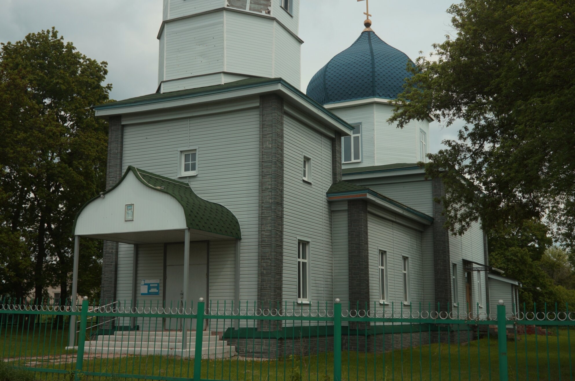 Храм во имя Святого Архангела Михаила в селе Владимировка