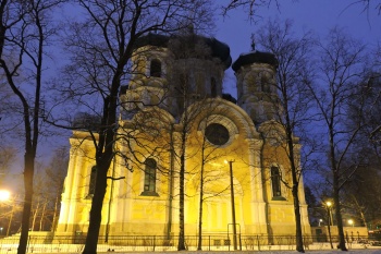 Собор Святого Апостола Павла в Гатчине: вечерняя подсветка