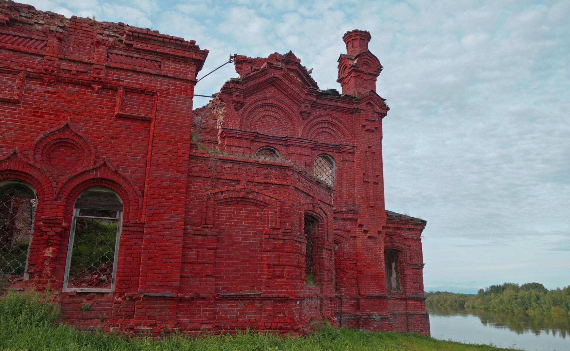 Руины Церкви Благовещения Пресвятой Богородицы в селе Покча