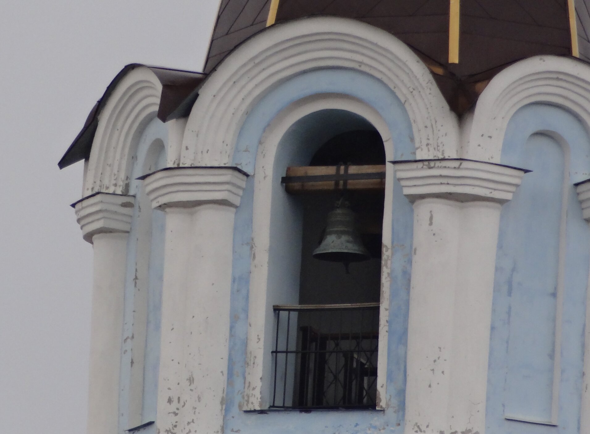 Колокол на колокольне Церкви Покрова Пресвятой Богородицы в Каменске-Уральском