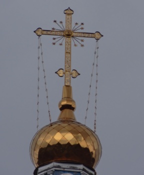 Золотой купол Покровской церкви в Каменске-Уральском