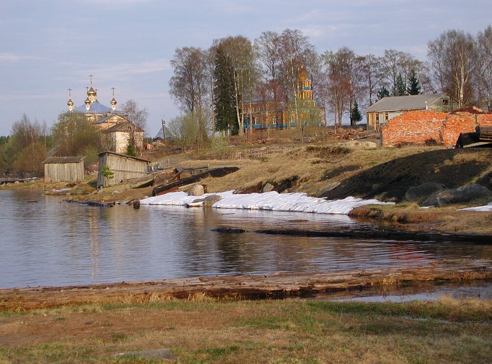 Введено-Островский Вазеозерский монастырь весной