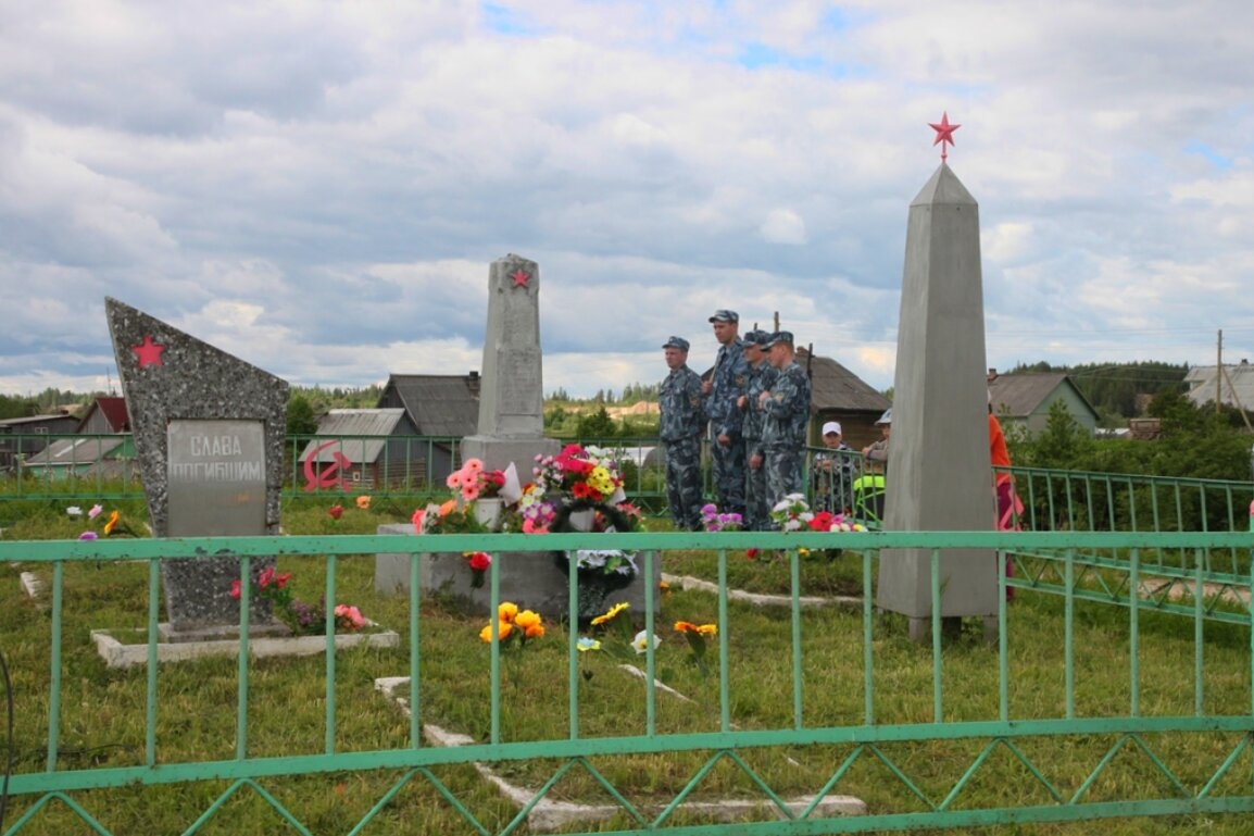 Воинский мемориал в деревне Конёво - братская могила красных партизан