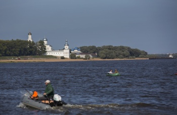 Свято-Юрьев монастырь: вид с реки Волхов