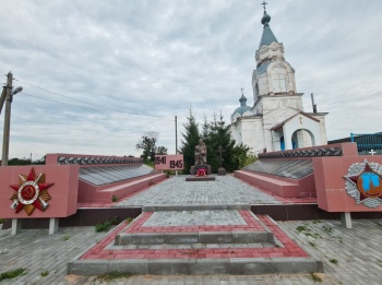 Никольская церковь и мемориальный комплекс в селе Кривополянье