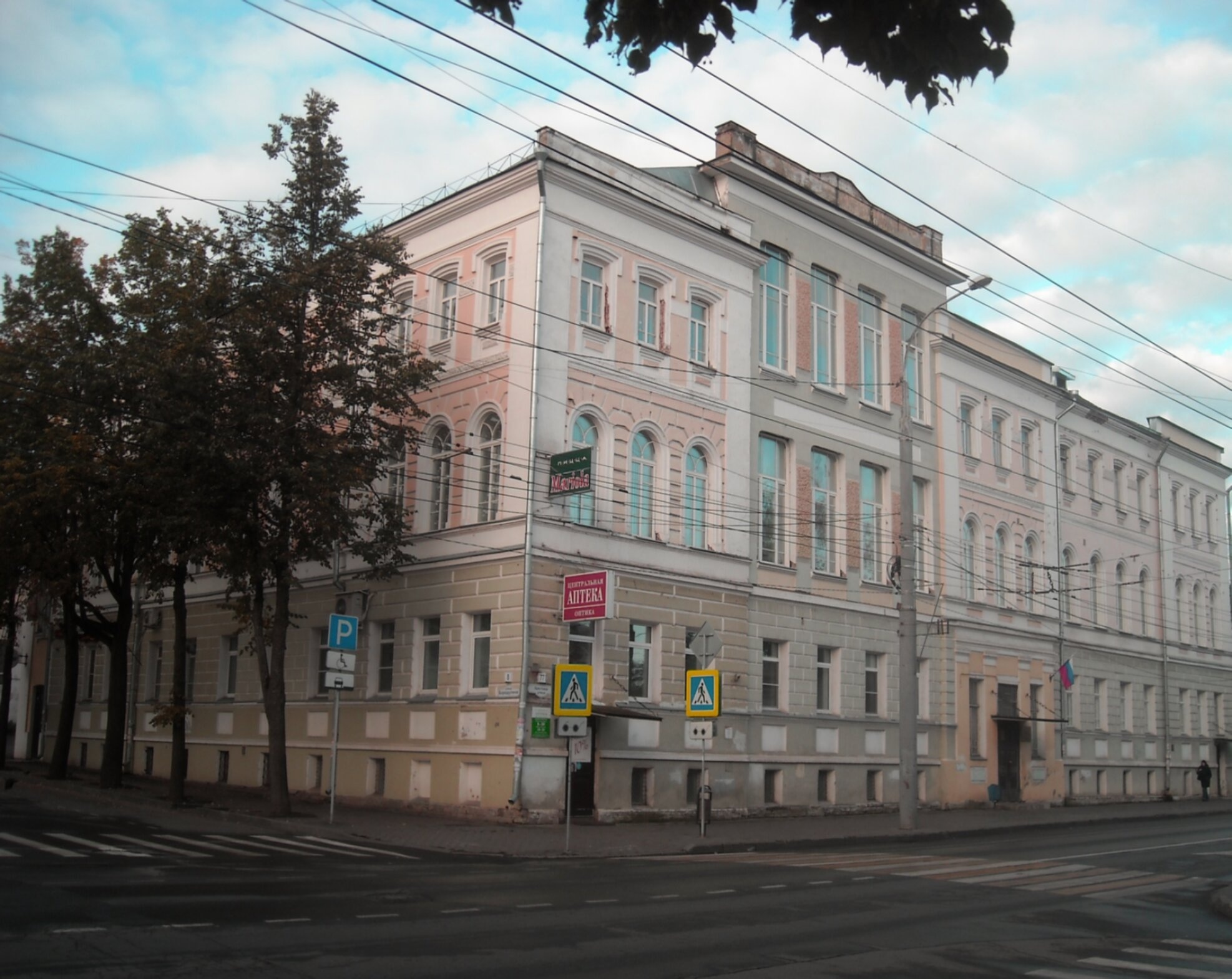 Никольская часовня в историческом здании земской управы города Рыбинска