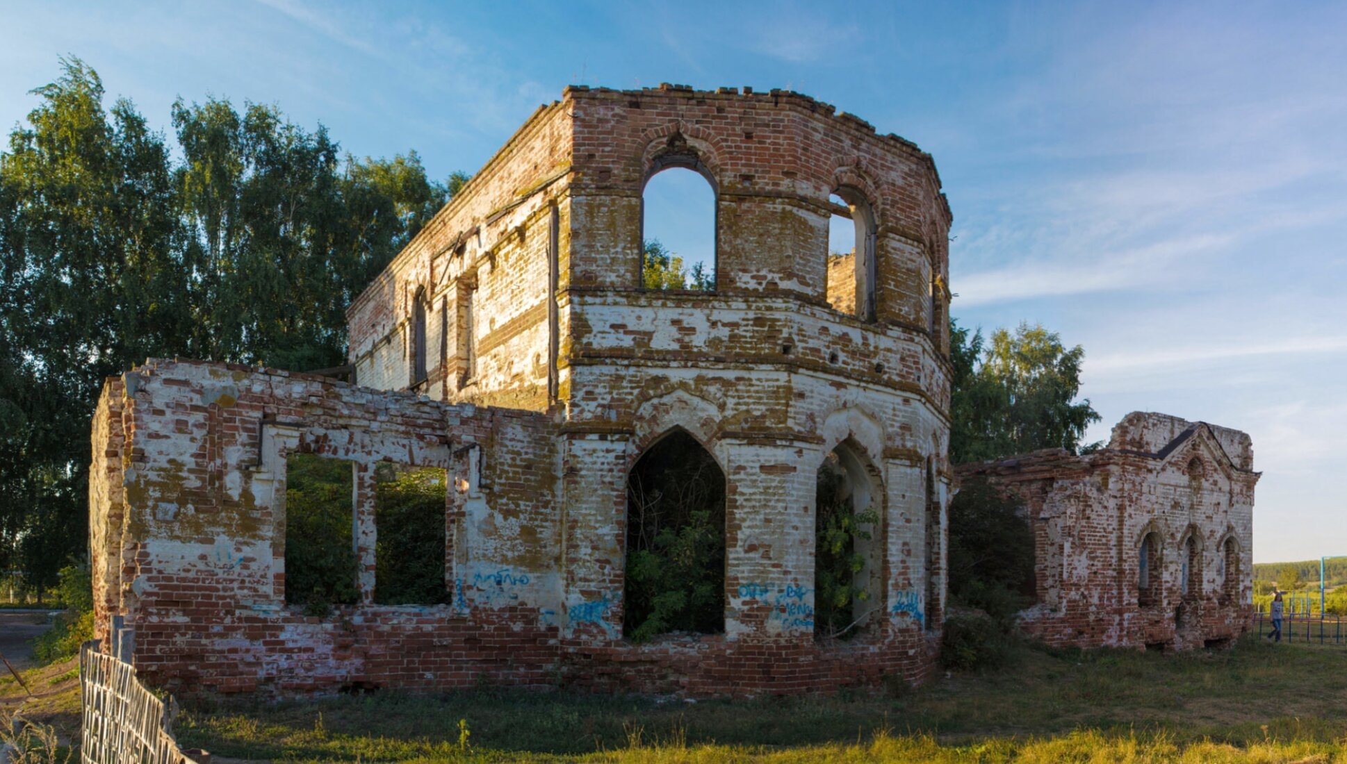 Церковь Преподобного Сергия Радонежского в селе Владыкино: история в фотографиях