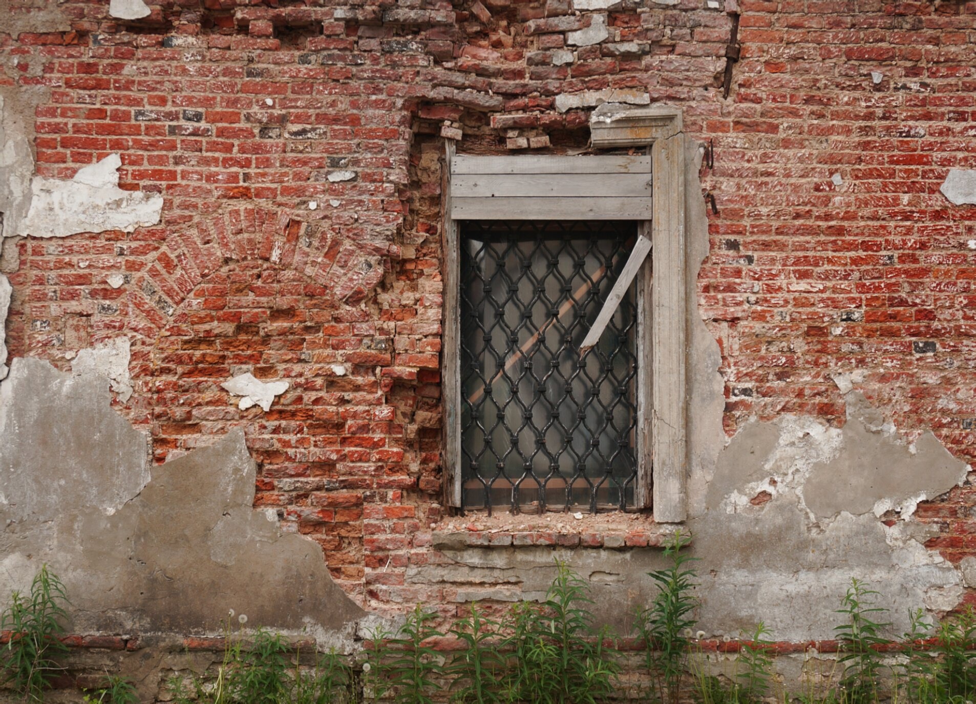 Фрагмент стены Церкви Спаса Нерукотворного Образа в Новой Ладоге