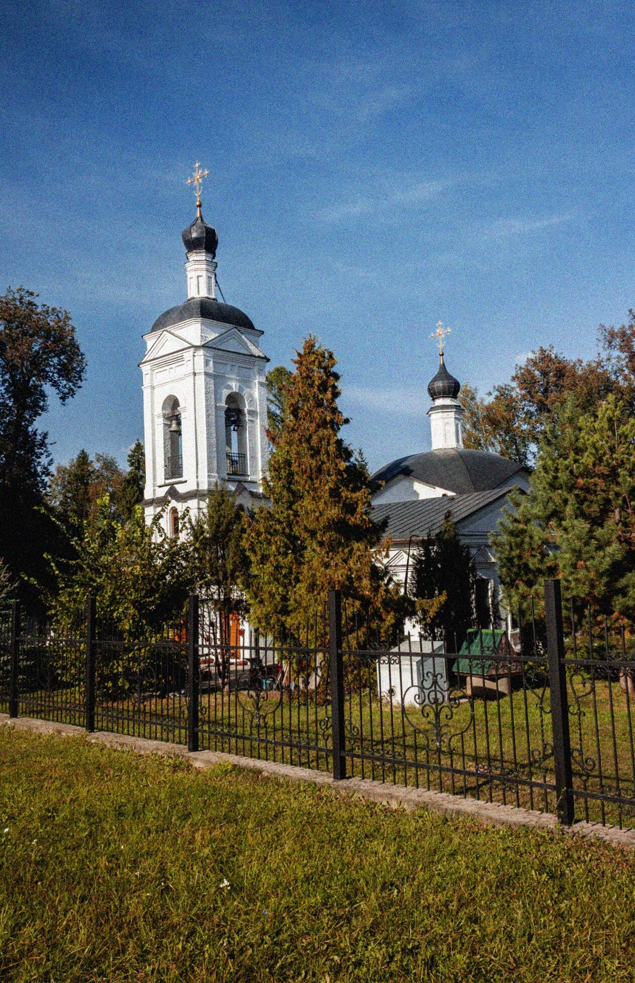 Храм Святителя Алексия, Митрополита Московского, в усадьбе Середниково