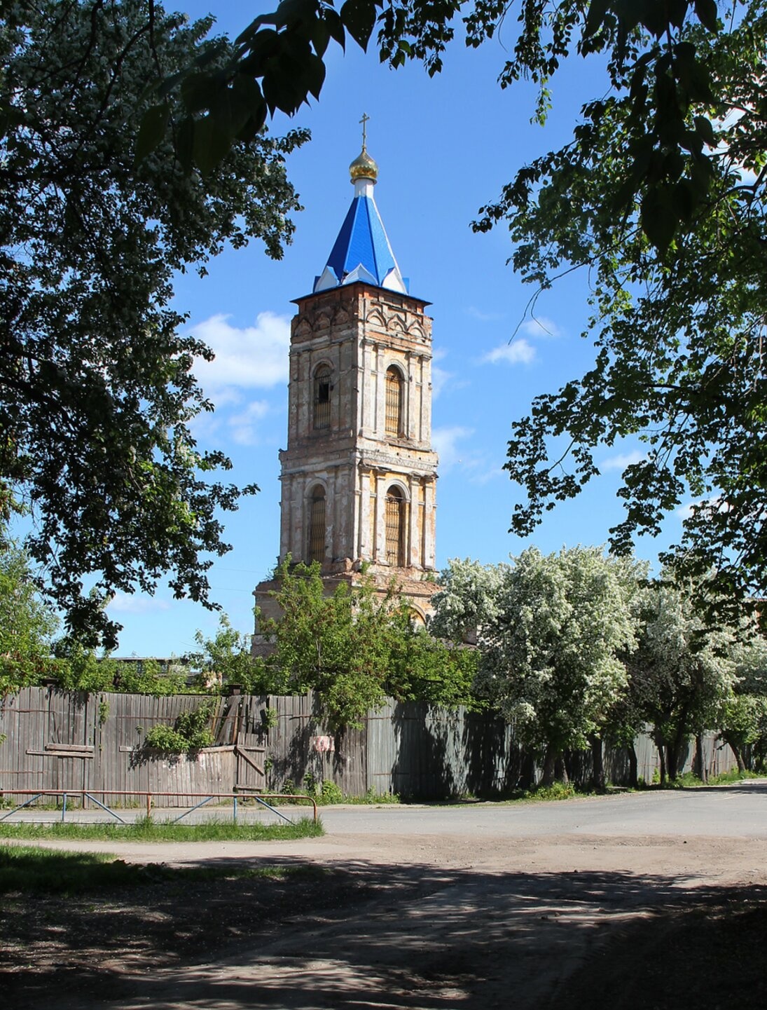 Колокольня Сретенской церкви в городе Ирбите